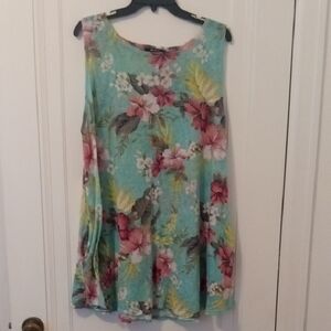 women 2x sleeveless blue flower top, long length